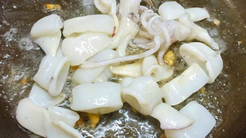 Xào mực