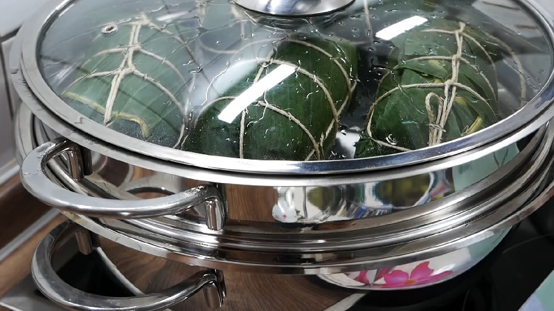 Hấp chả lụa gà