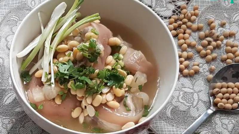 Món chân giò hầm đậu nành tẩm bổ cho cả gia đình