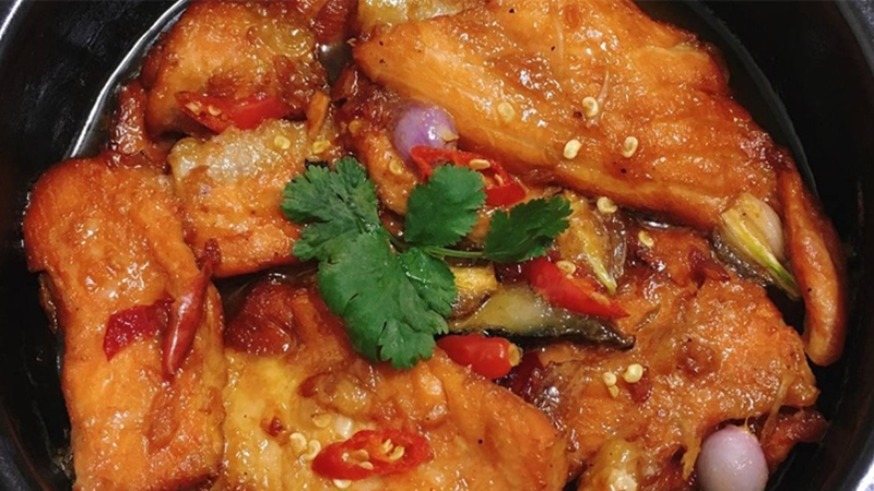 Món cá hồi kho tộ vừa lạ vừa quen ăn cực ngon