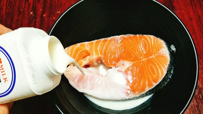 Sơ chế phần cá hồi
