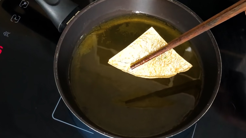 Chiên bánh phồng tôm