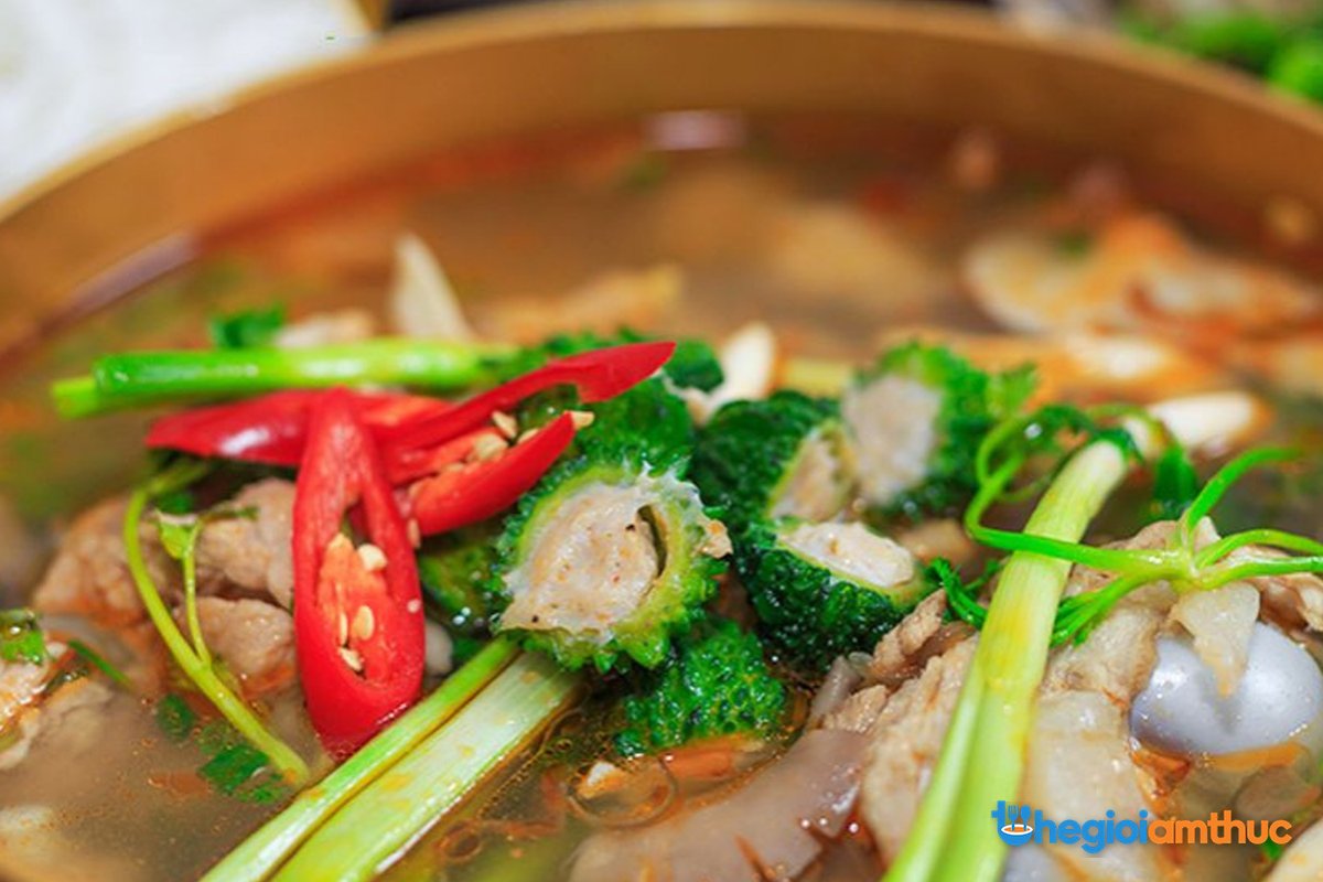 Lẩu lá khổ qua rừng – đặc sản Đồng Nai đắng đầu ngọt hậu
