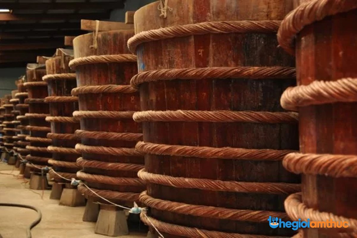 Nước mắm Phú Quốc ủ chượp thùng gỗ – đặc sản An Giang